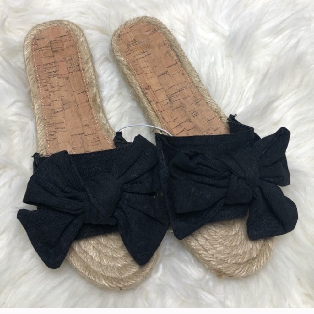 🌟NWT Women’s Mickey Mouse Junk Food Slippers